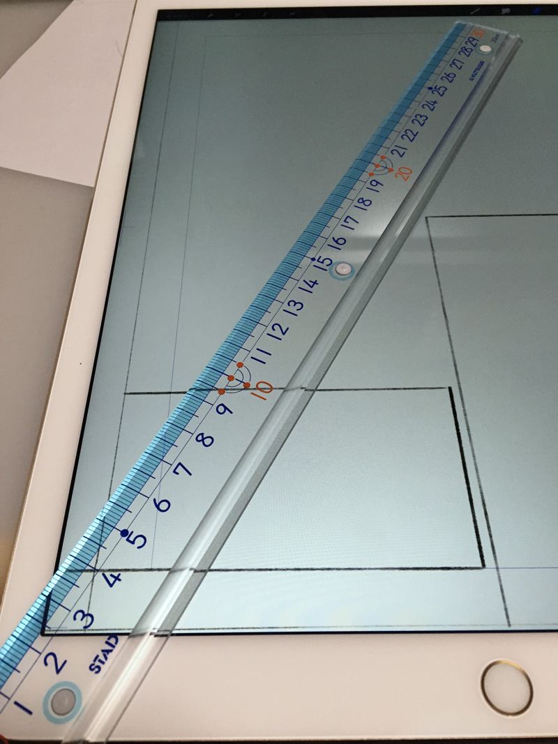 iPad Proとすべり止め付きものさし