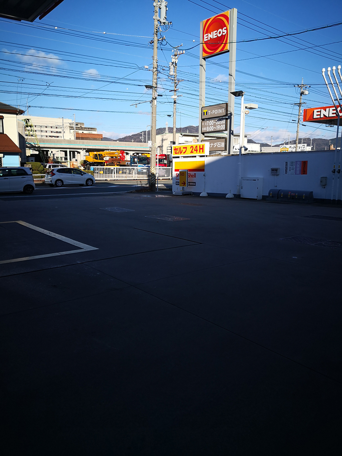 やっと見つけたガソリンスタンド