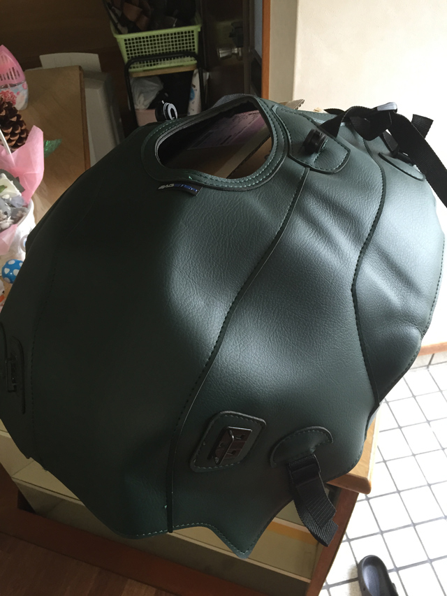 v7　タンクカバー　表