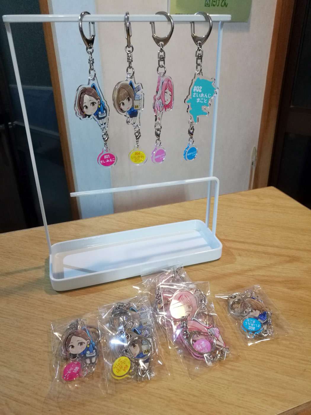 吊られアクリルキーホルダー