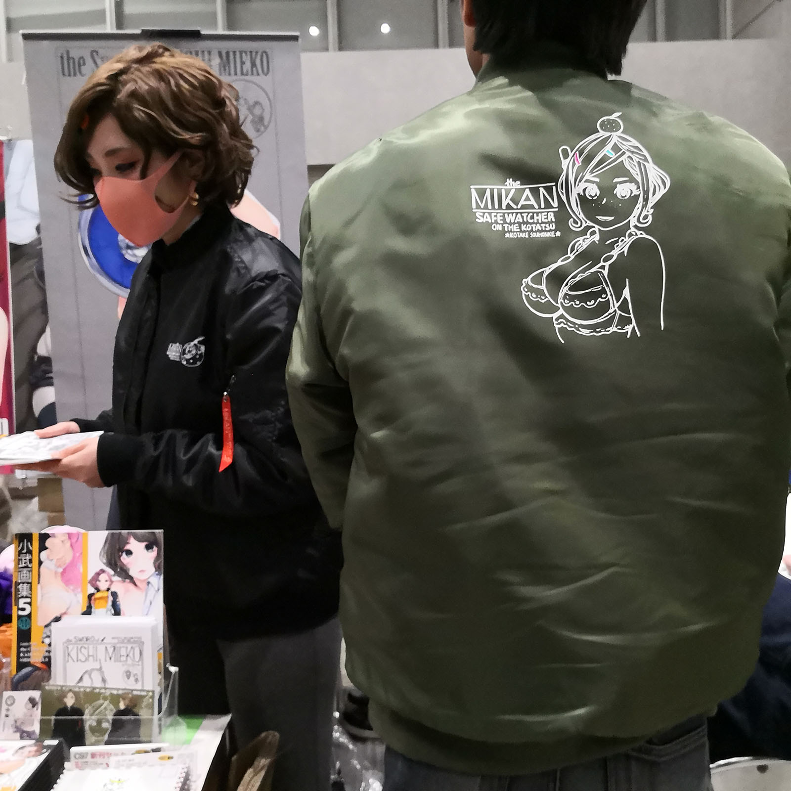 C97ブース02みかんスタッフジャンパー